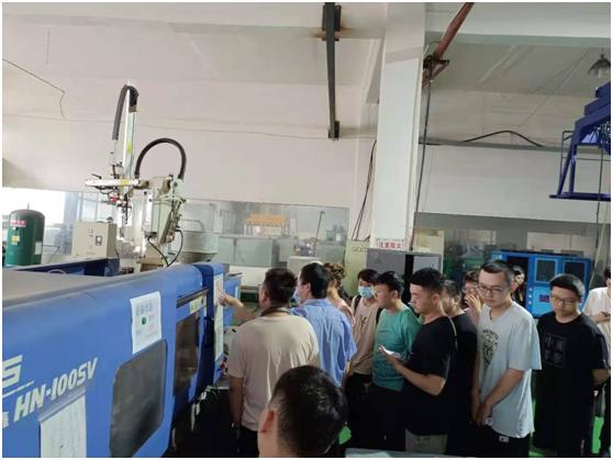 大連工業(yè)大學(xué)高分子專業(yè)學(xué)生赴路陽科技實(shí)習(xí)